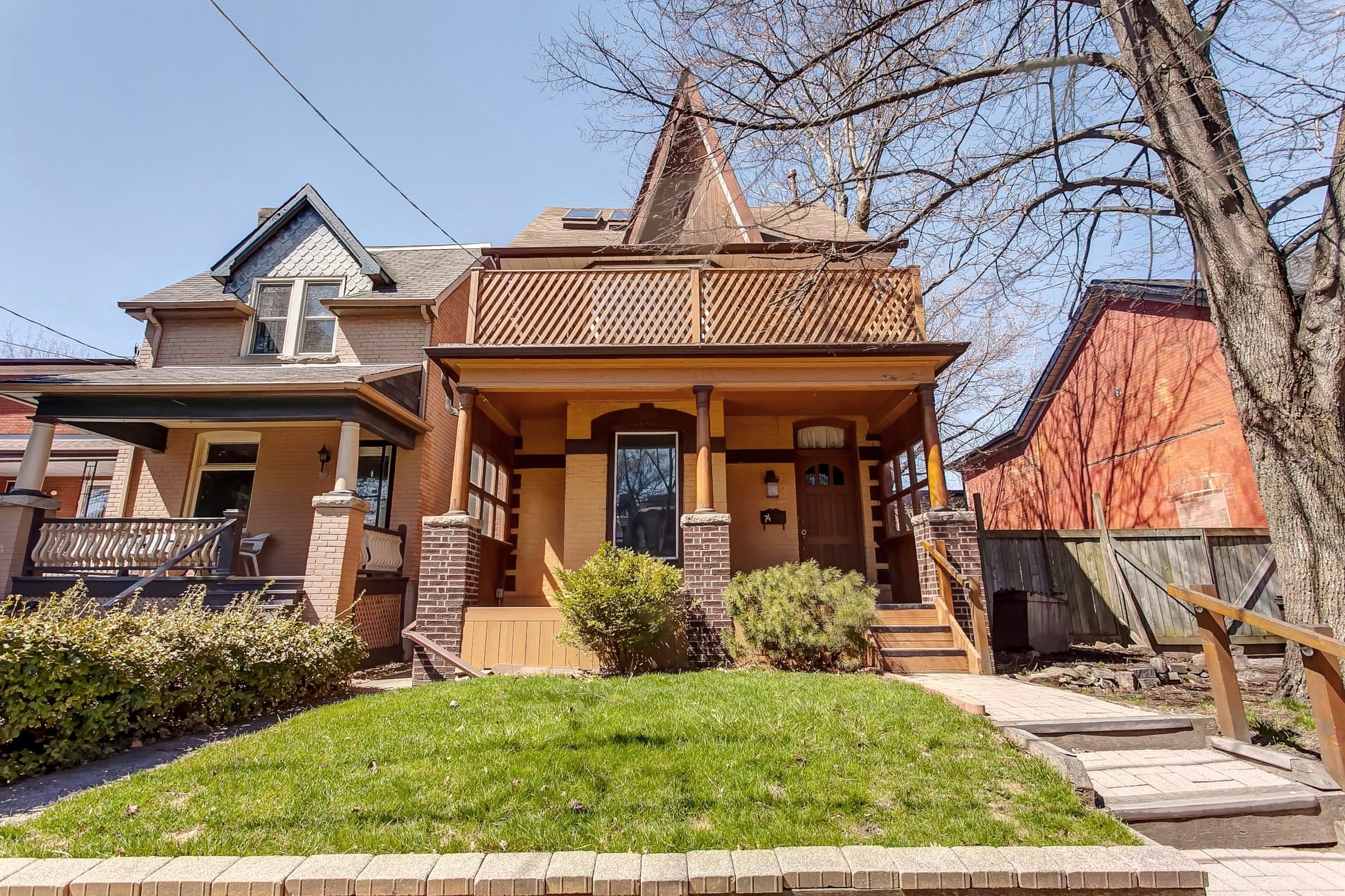 74 Gwynne Ave Sunfilled 2.5storey detached in South Parkdale!