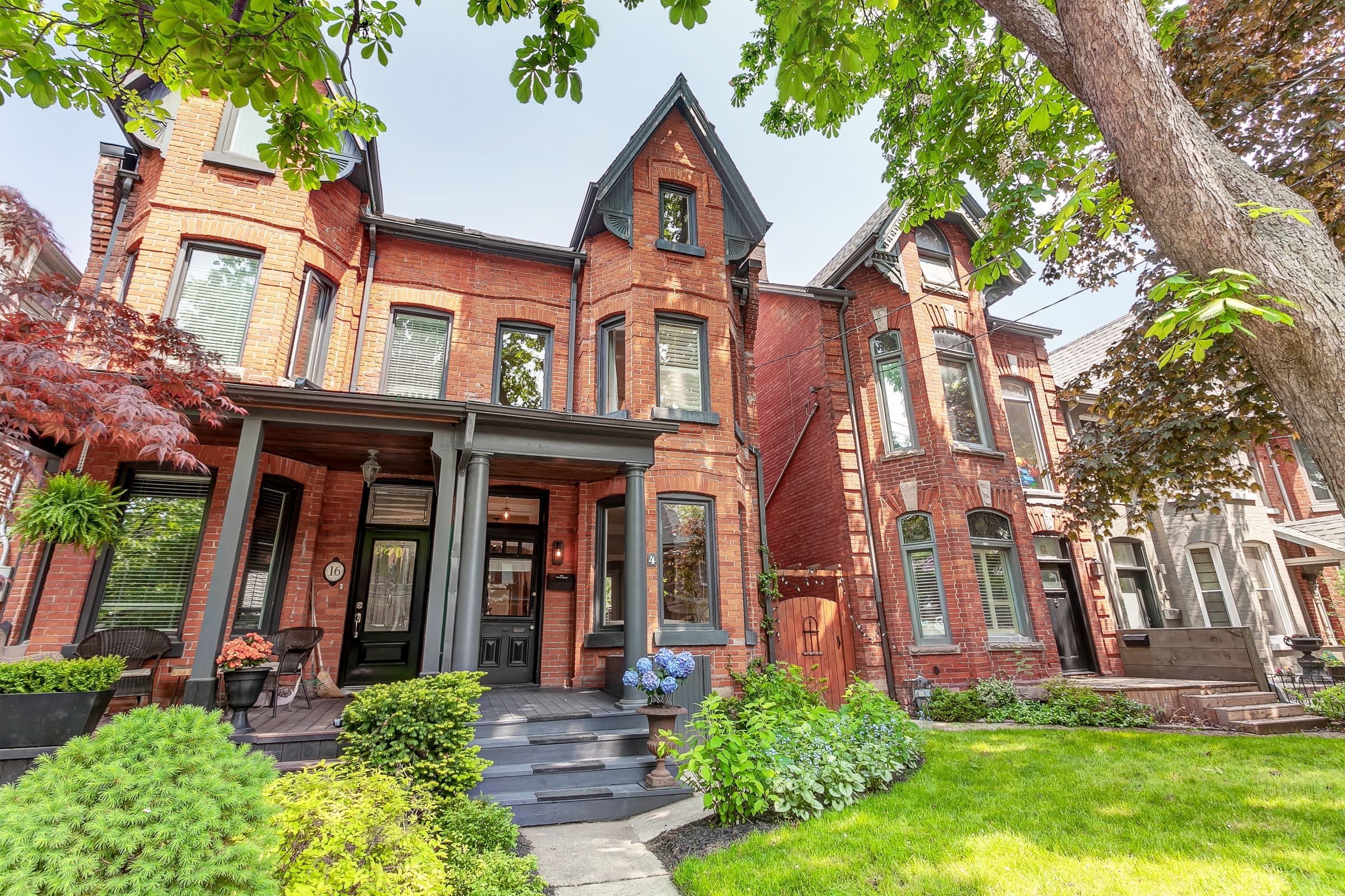 14 Garden Ave Renovated SemiDetached in Roncesvalles