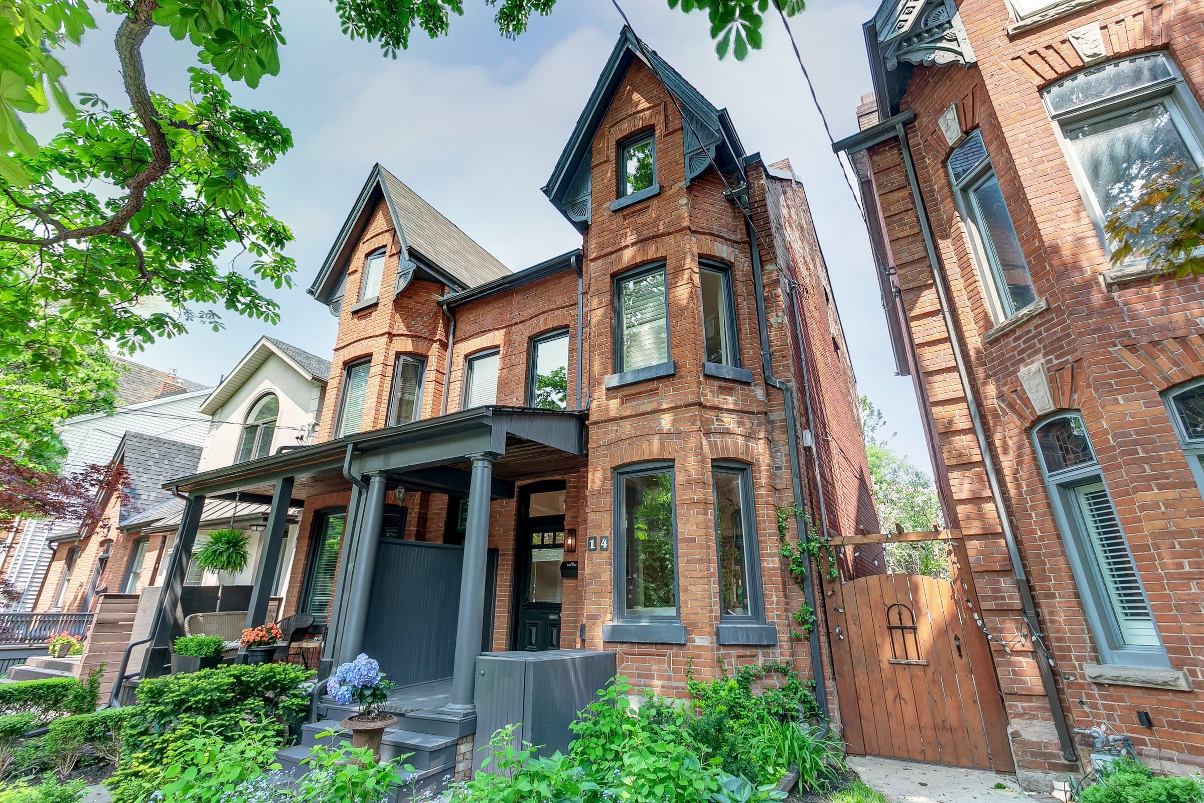14 Garden Ave Renovated SemiDetached in Roncesvalles